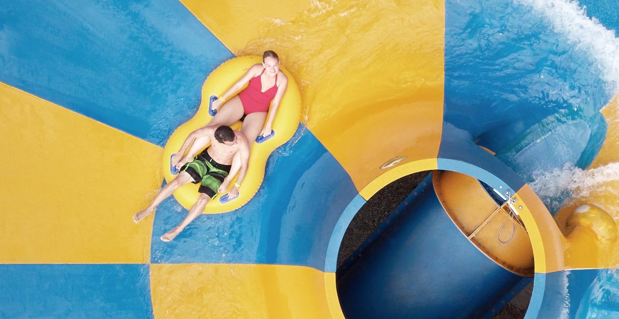 Die Wasserrutsche Tornado im Alpamare Wasserpark in Pfäffikon
