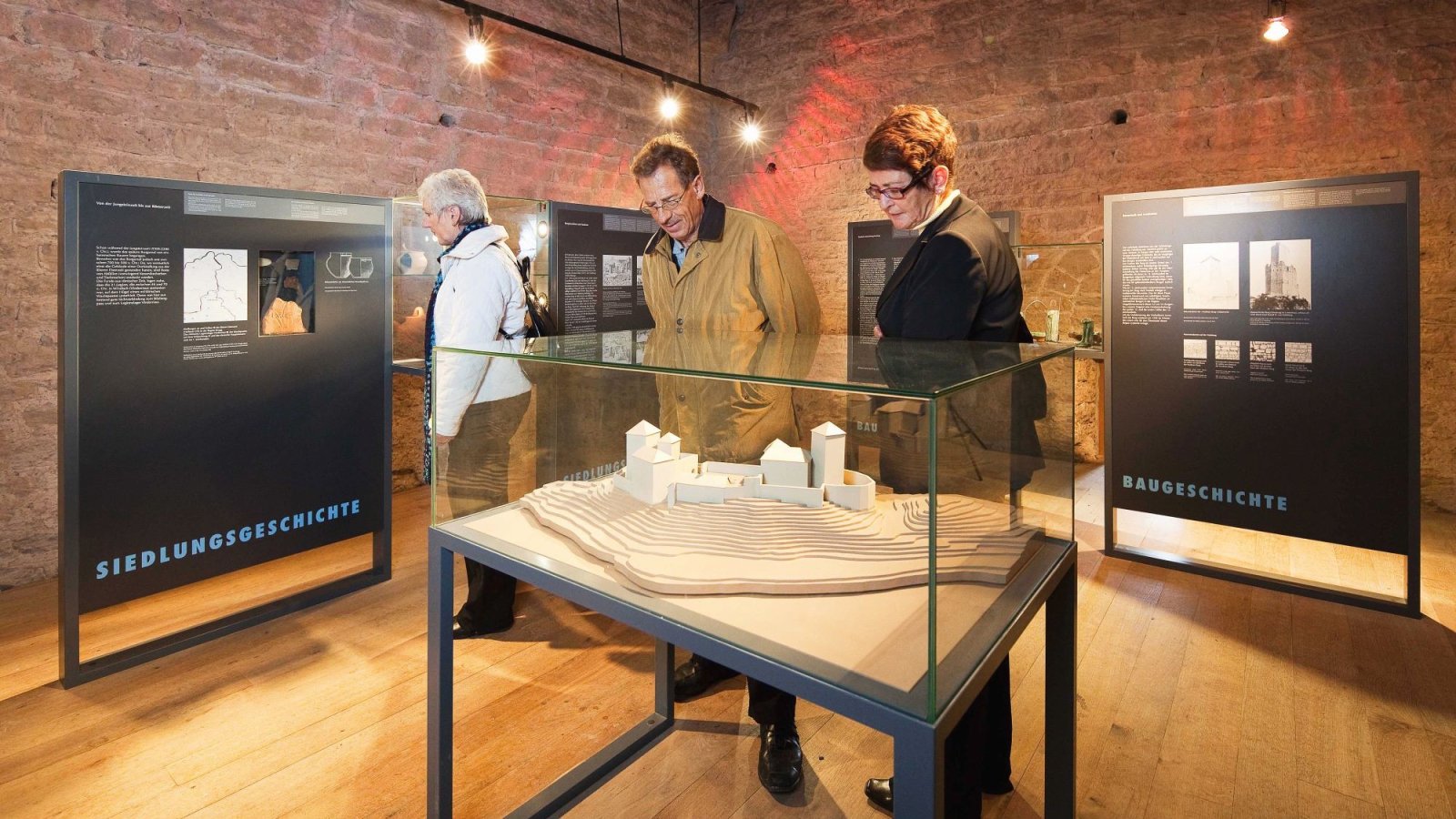 Die Dauerausstellung in der Hinteren Burg zeigt, wie die Habsburger auf Schloss Habsburg gewohnt haben, was auf den Tisch kam und wie die Wasserversorgung funktionierte.